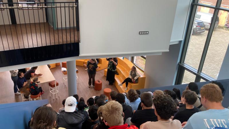 Leerlingen op de tribune Kentalis Compas College Zaltbommel Tribune Kentalis Compas College Zaltbommel