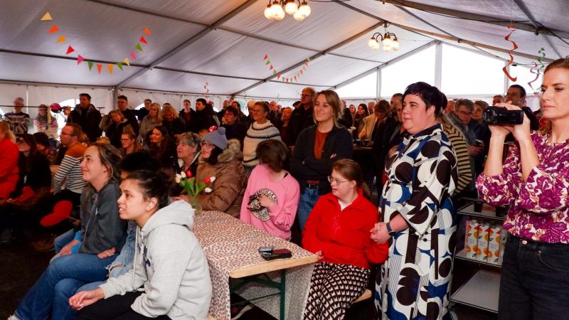 Aanwezigen worden toegezongen