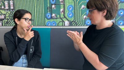 Student Nada en ambulantbegeleider Isabelle Smessaert